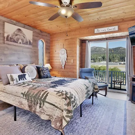 Jay Bird Landing Escape- Hot Tub- Central Location